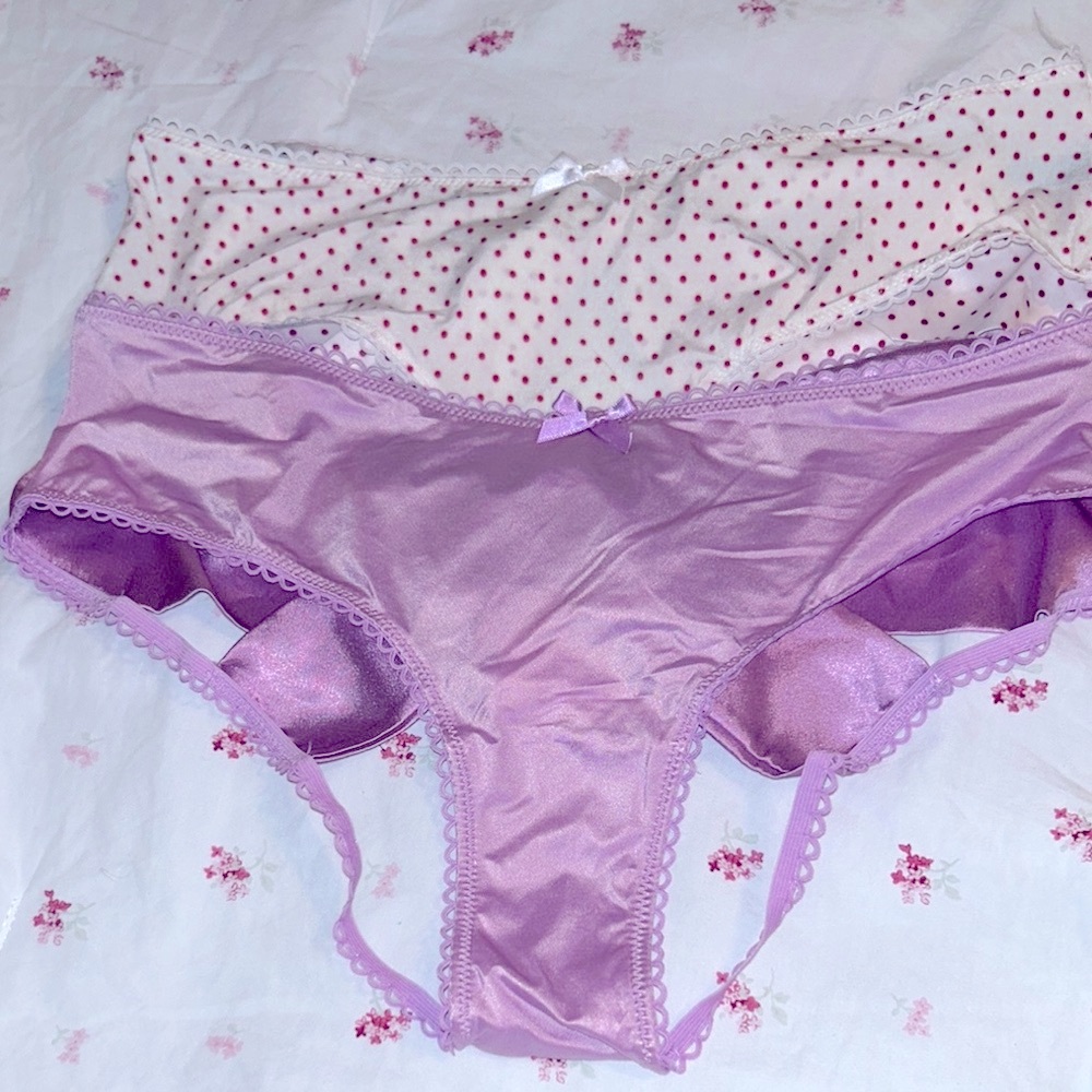 Victoria’s secrets Purple and White polkadot back bow Panties sets of 2
